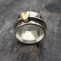 Gellie™ - Anillo Corazón con Diseño de Abrazo