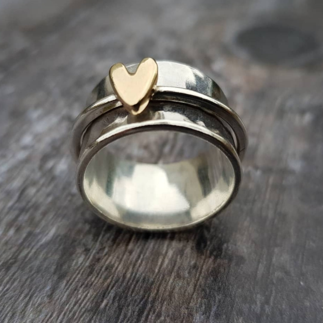 Gellie™ - Anillo Corazón con Diseño de Abrazo