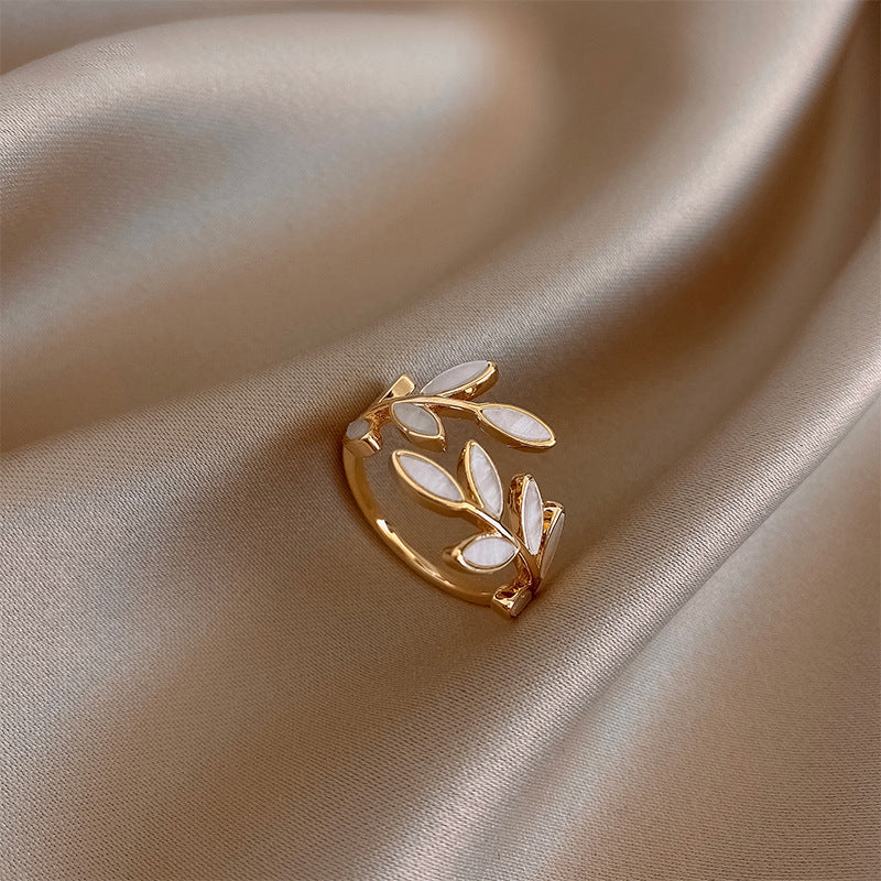 Millie™ - Anillo Elegante con Diseño de Hoja